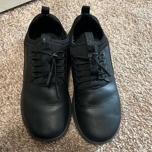 Clove All Black Nursing Shoes. Size W9